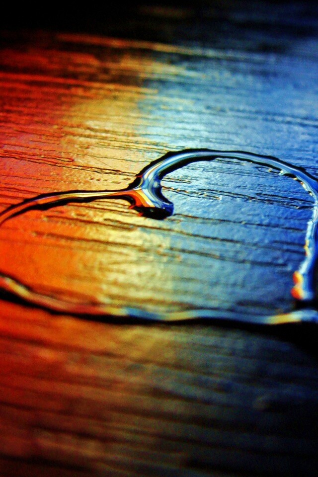 Сердечко из воды обои