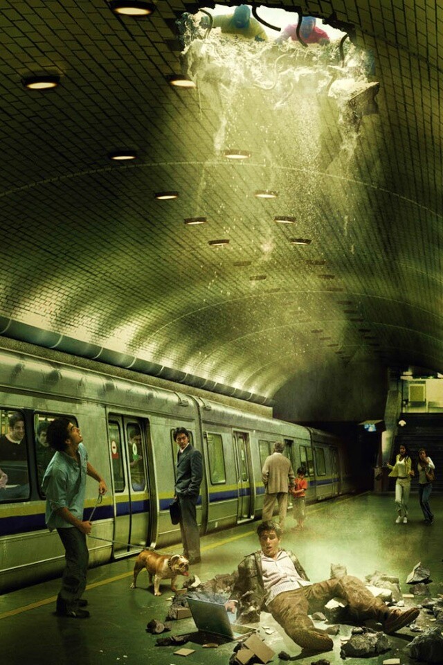 Провалившийся в метро обои