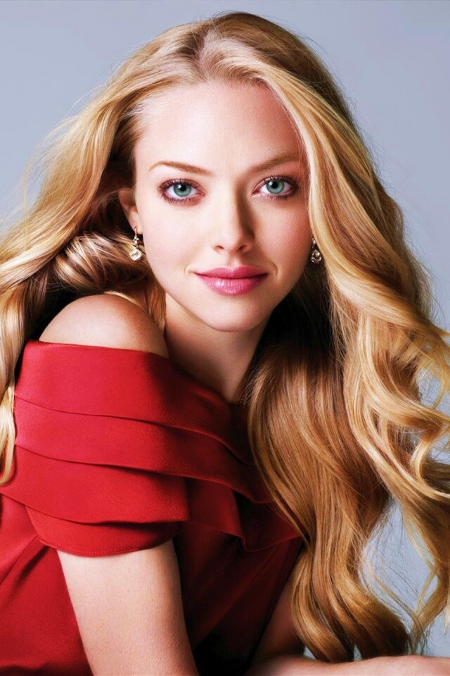 Красавица Аманда Сэйфрид обои
