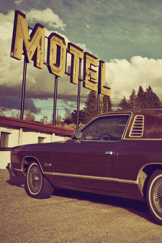 Олдскульный Dodge около мотеля обои
