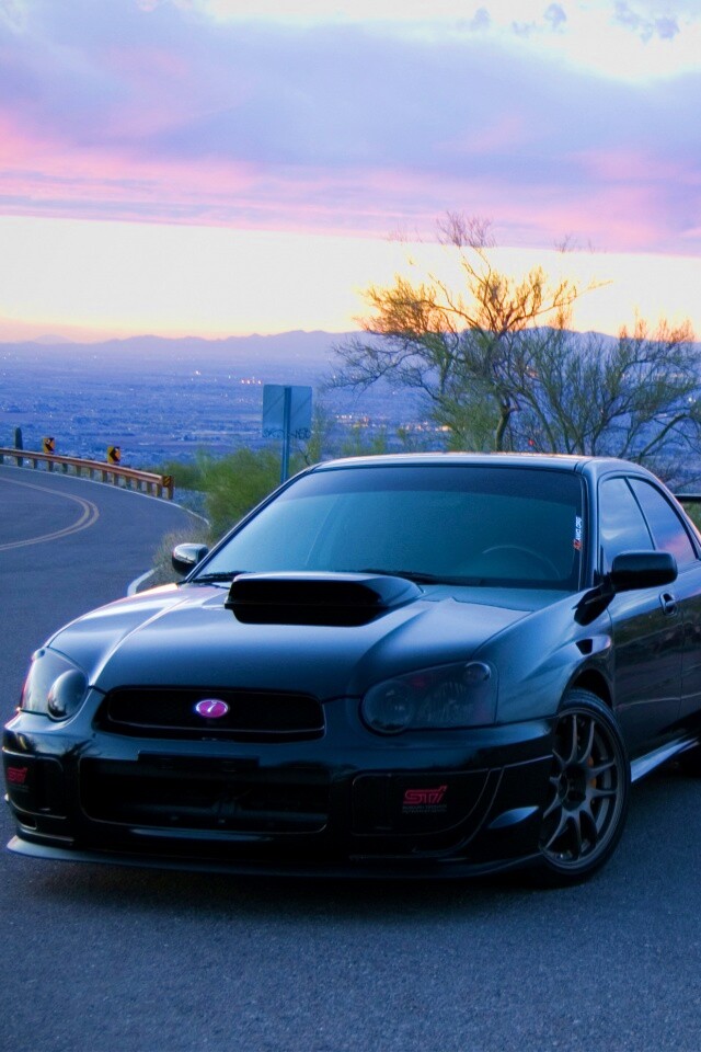 Субару на смотровой алощадке в горах обои