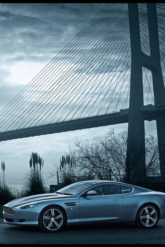 Aston Martin на фоне моста обои