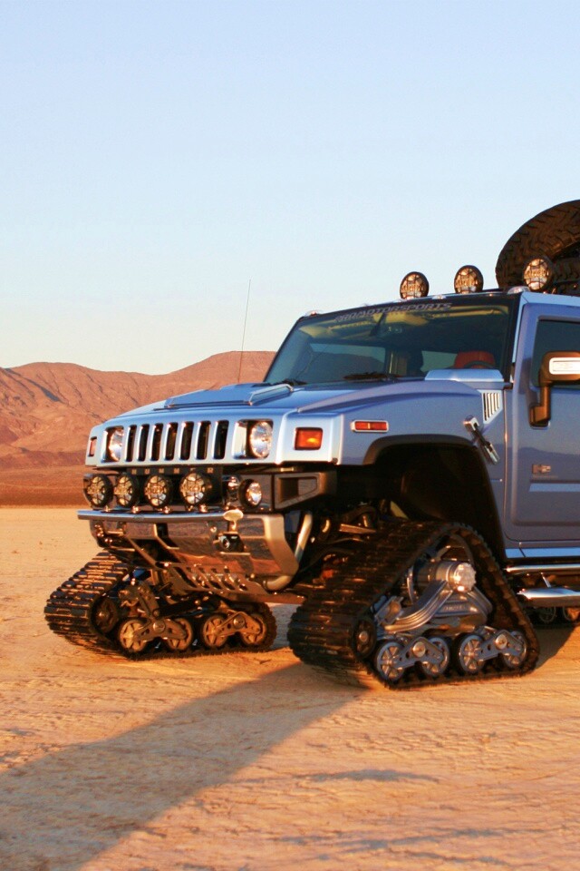 Hammer на гусеницах обои