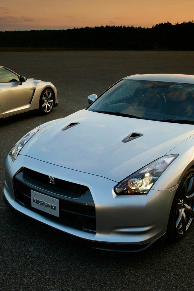Nissan с двух ракурсов обои