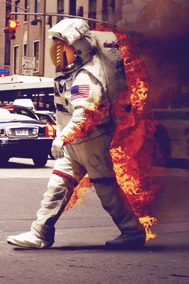 Астронавт в огне обои