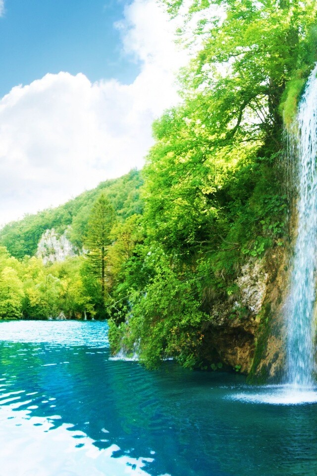 Водопад у реки обои