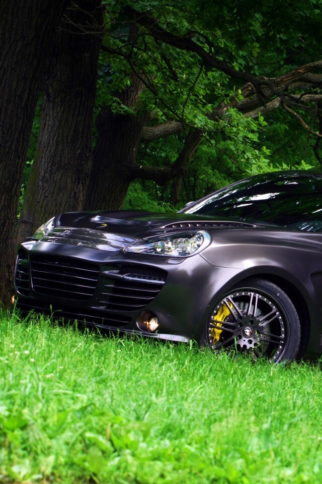 Концепт внедорожника в лесу обои