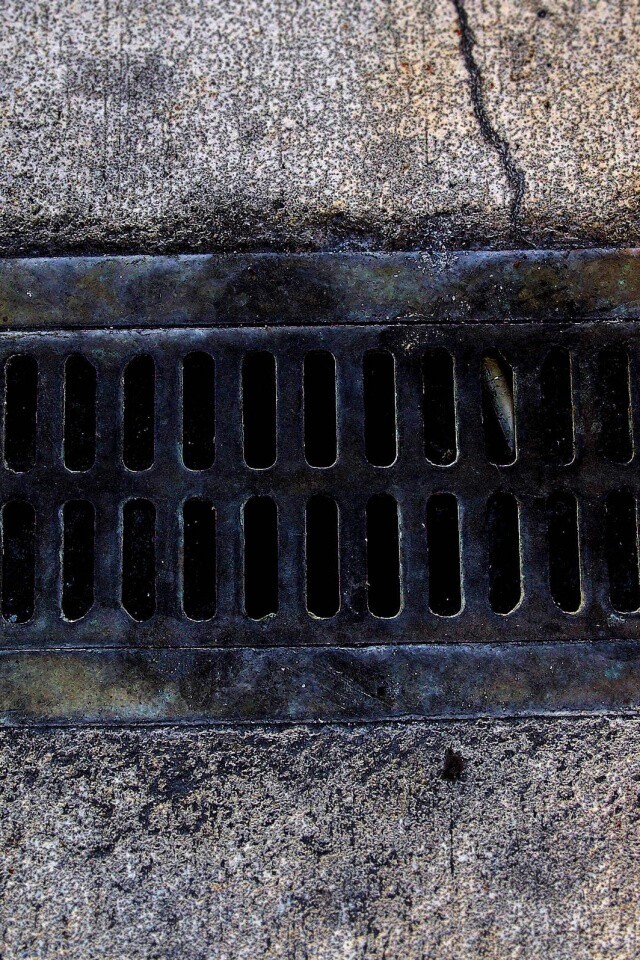 Канализационная решетка обои