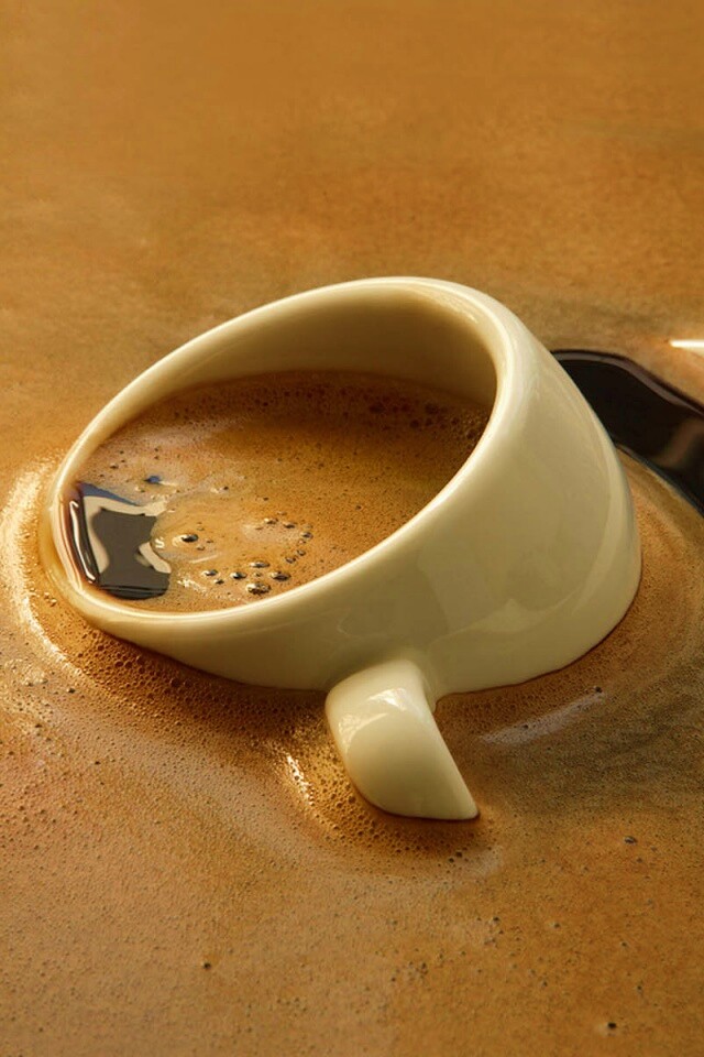 Чашка тонет в кофе обои