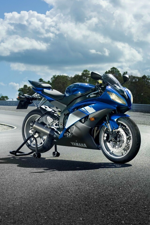 Yamaha R6 на трассе обои