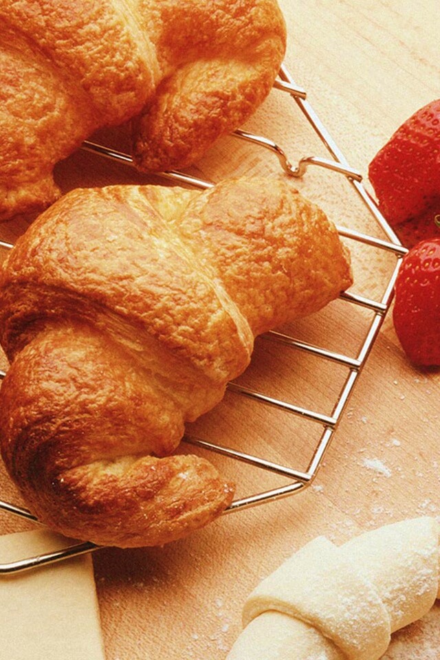 Круассаны с клубникой обои