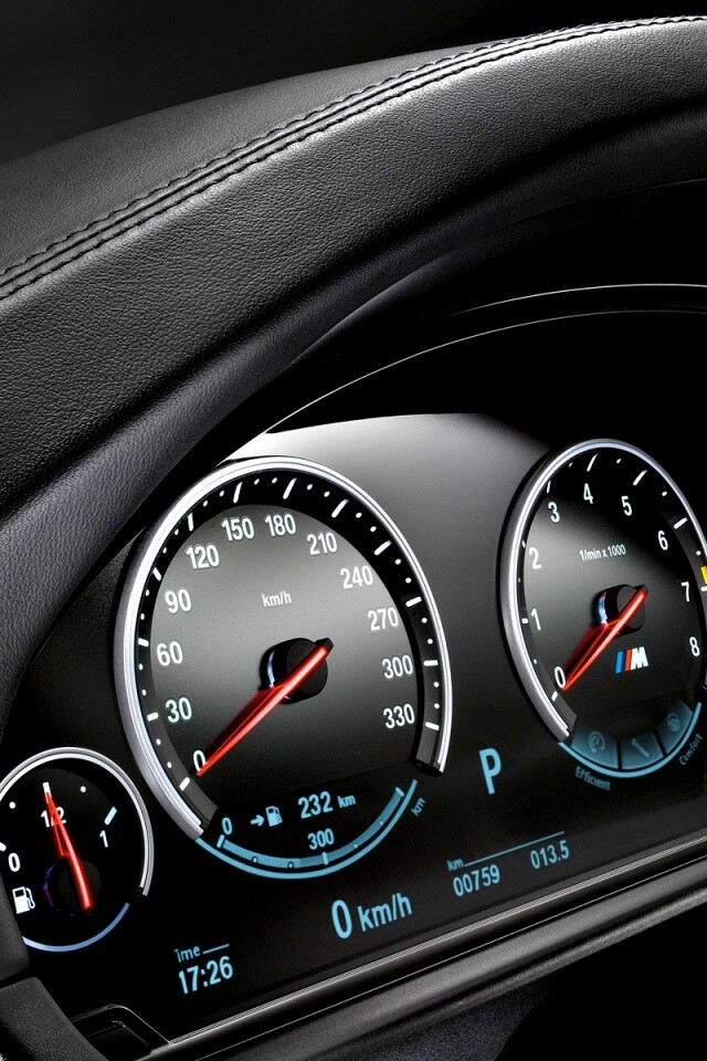 Приборная панель BMW F10 обои