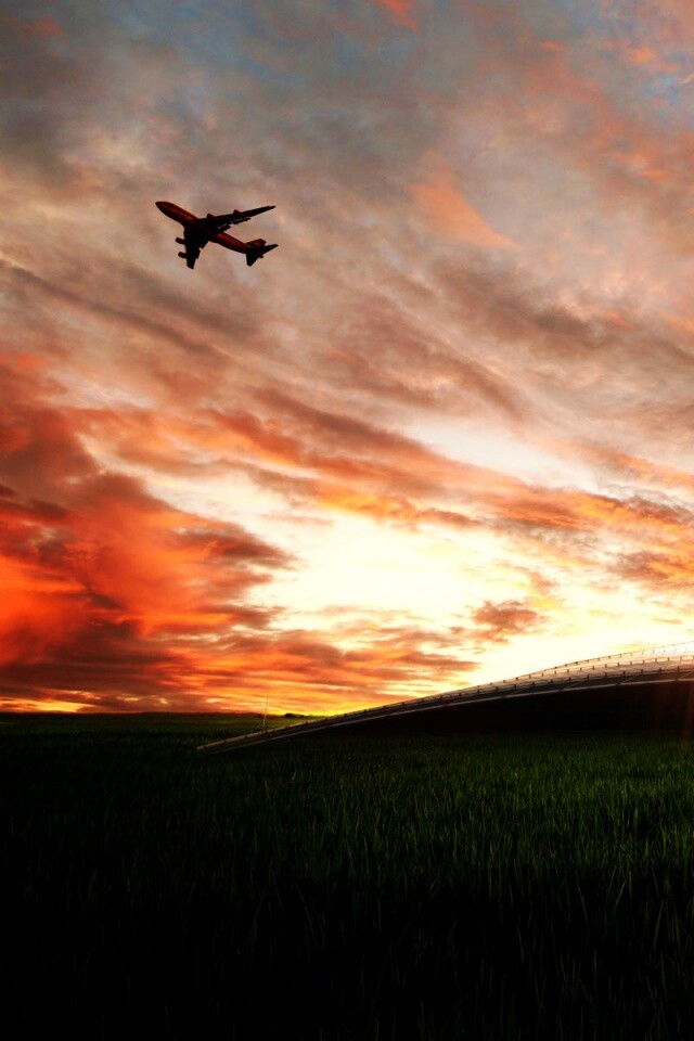 Самолет в закатном небе обои