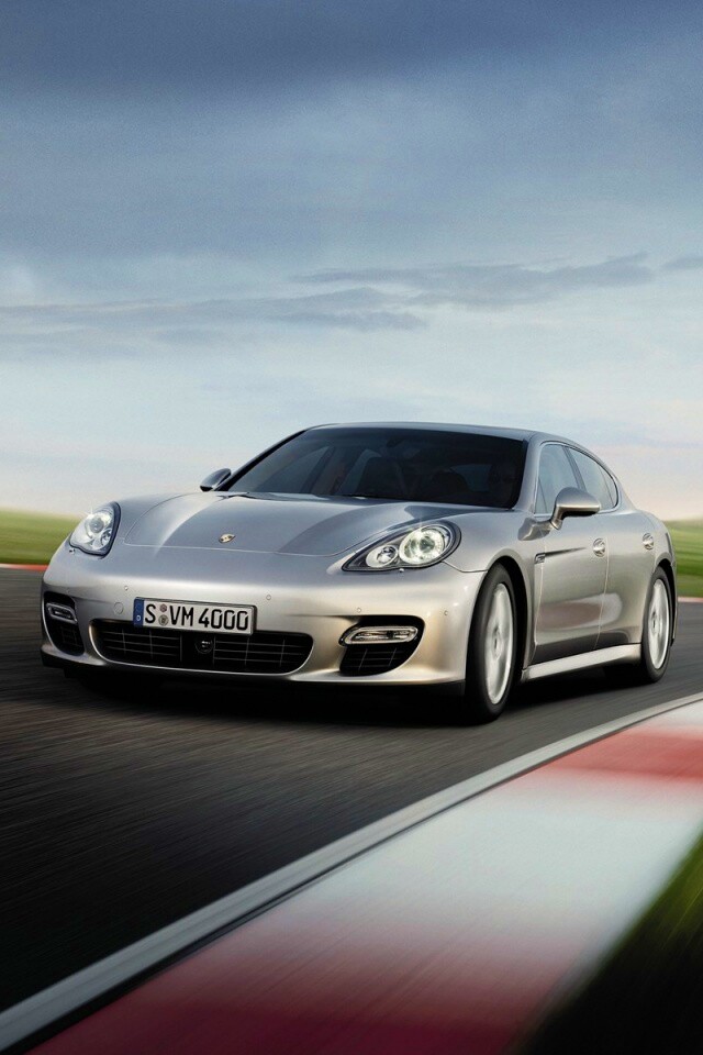 Автомобиль на треке обои