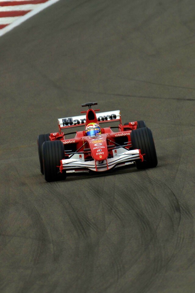 Болид на тарссе обои