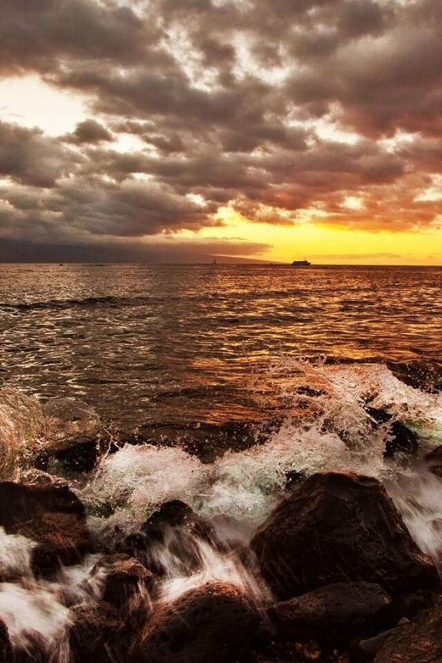 Неспокойно синее море.. обои