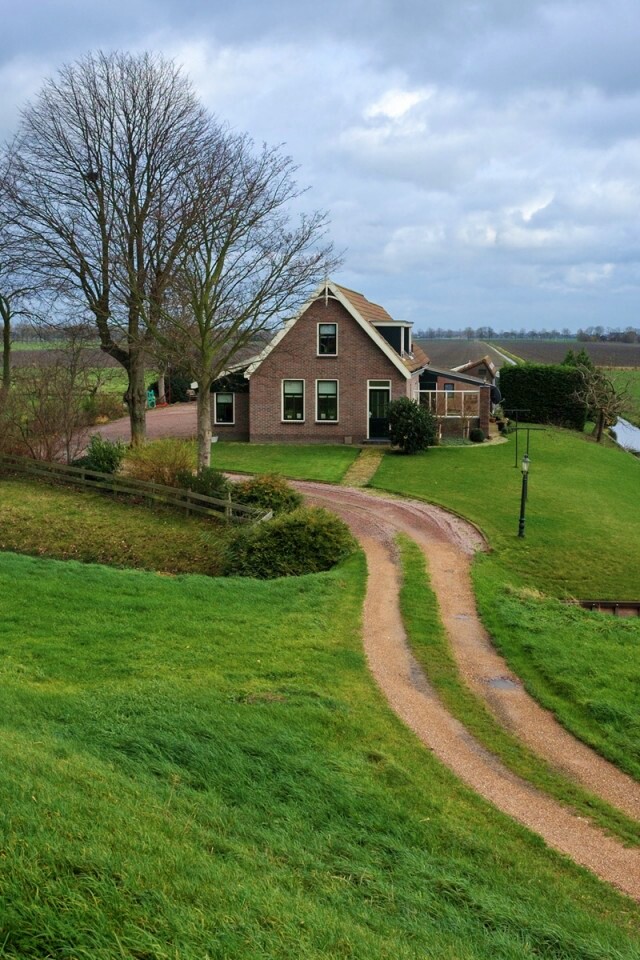 Дом в поле обои