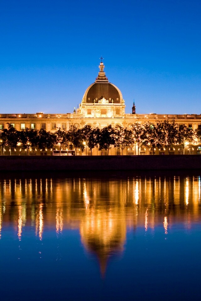 Отражение набережной обои