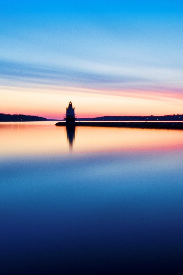 Маяк и его отражение обои