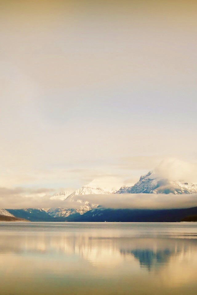 Спокойное горное озеро обои