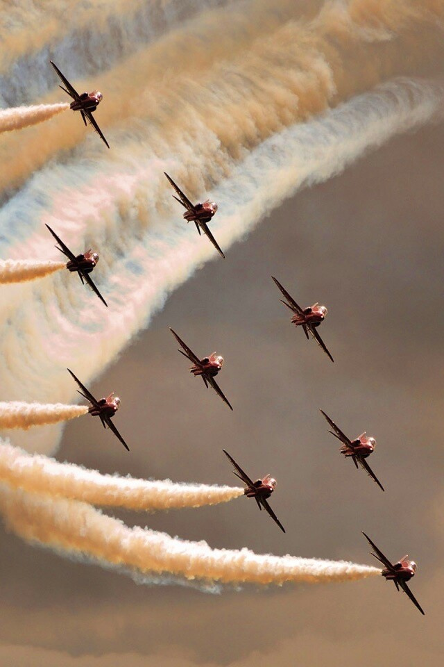 Красивая эскадра самолетов на авиашоу обои