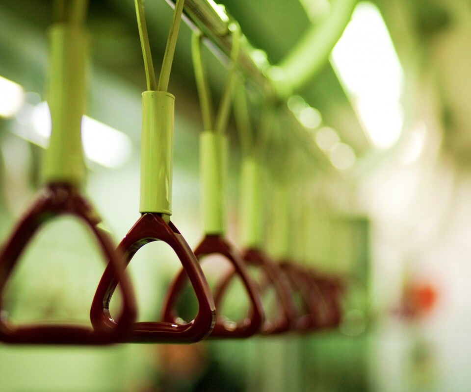 Поручни в метро обои