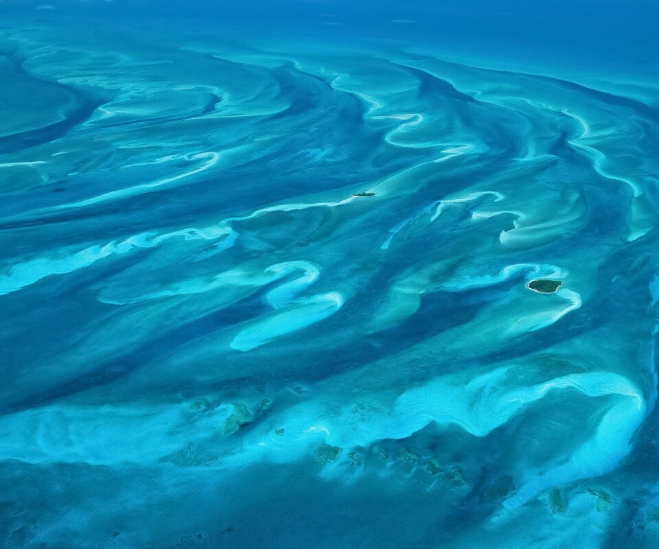 Остров среди лазурных рифов обои