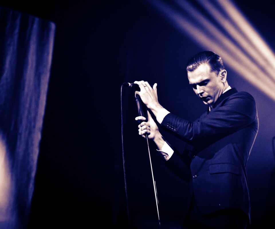 Тео Хатчкрафт на сцене обои