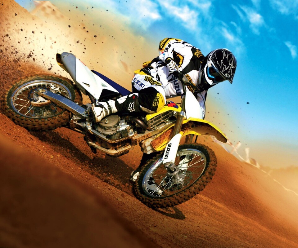 Мотоциклист на кроссовом байке обои