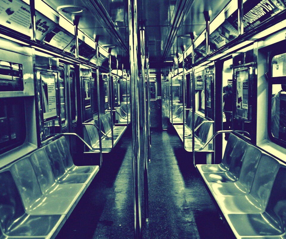 Пустой вагон метро обои