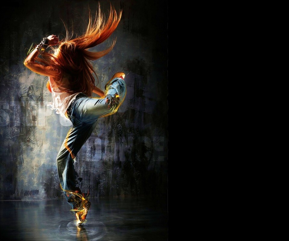 Девушка в диком танце обои