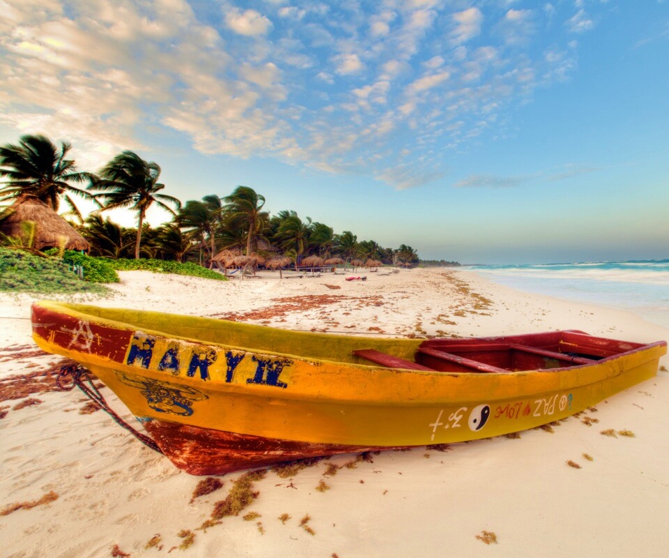 Лодка на берегу моря MARY IV обои