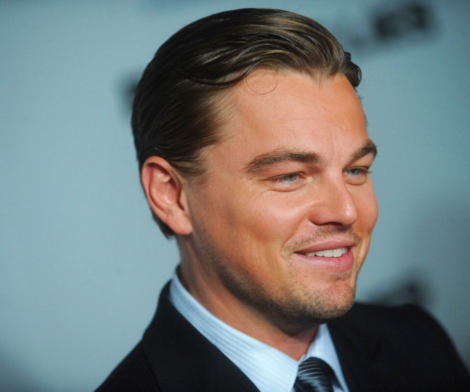 Леонардо Дикаприо в костюме обои