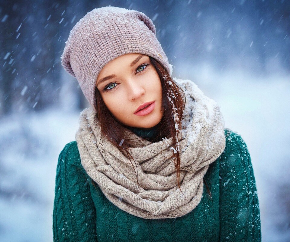 Девушка в снегопад обои