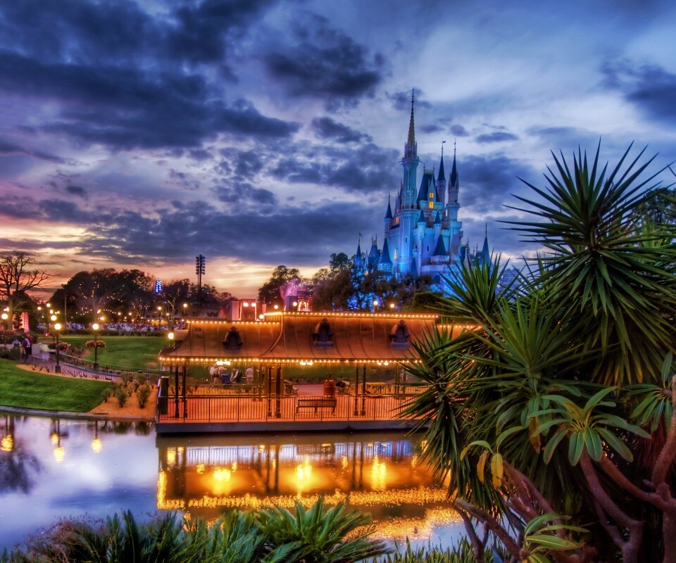 Диснеёленд вечером обои
