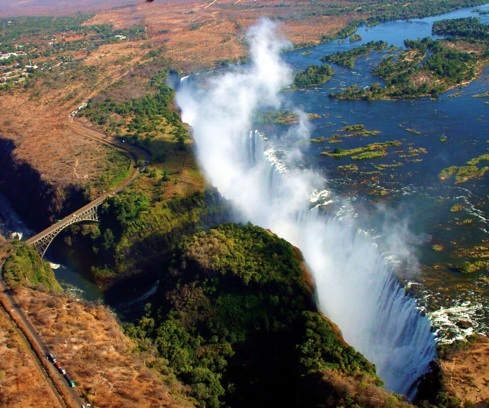 Живописный водопад обои