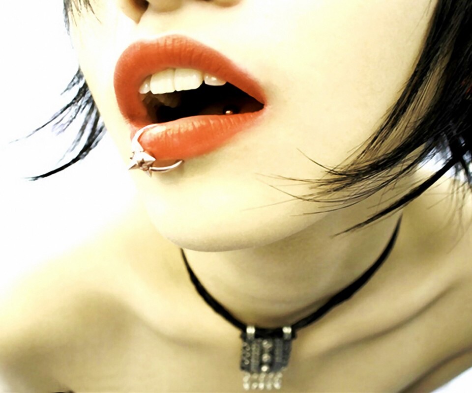 Девушка с кольцом обои