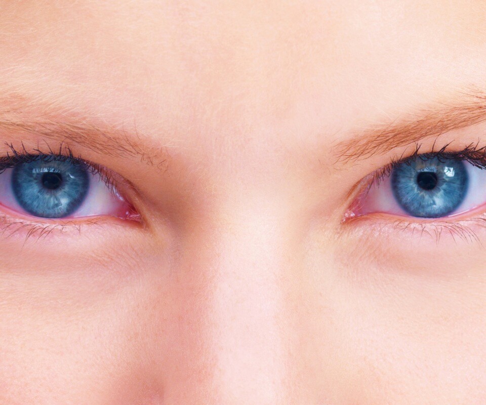 Она смотрит на тебя обои