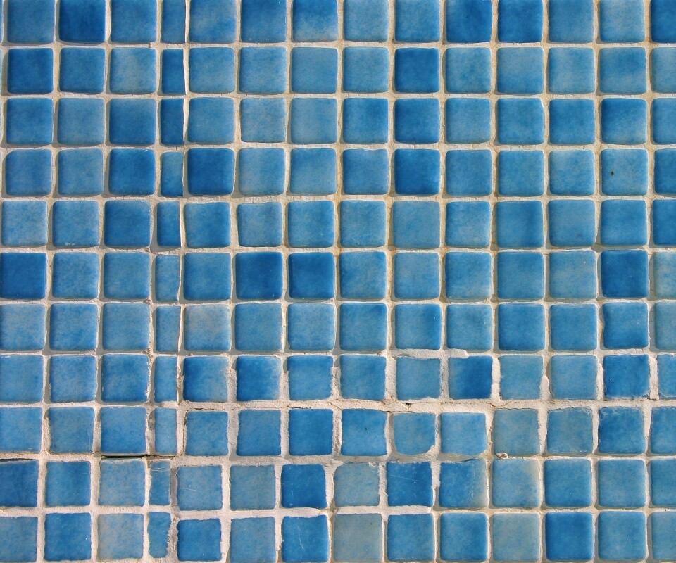 Мелкая голубая плитка обои