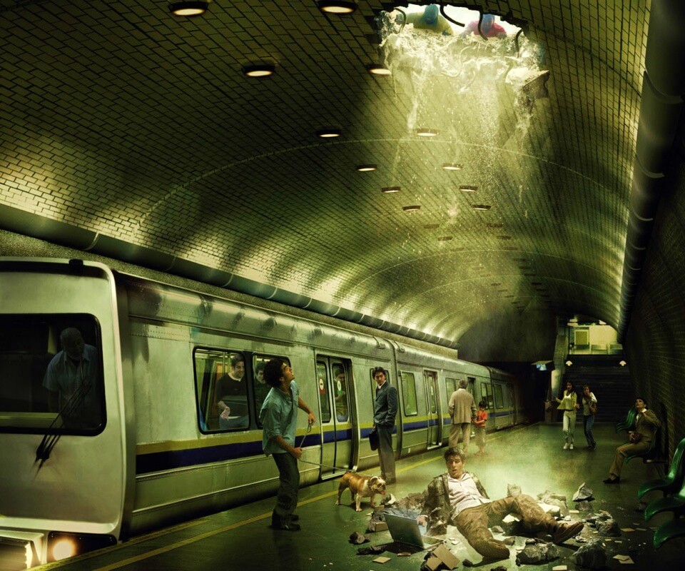 Провалившийся в метро обои