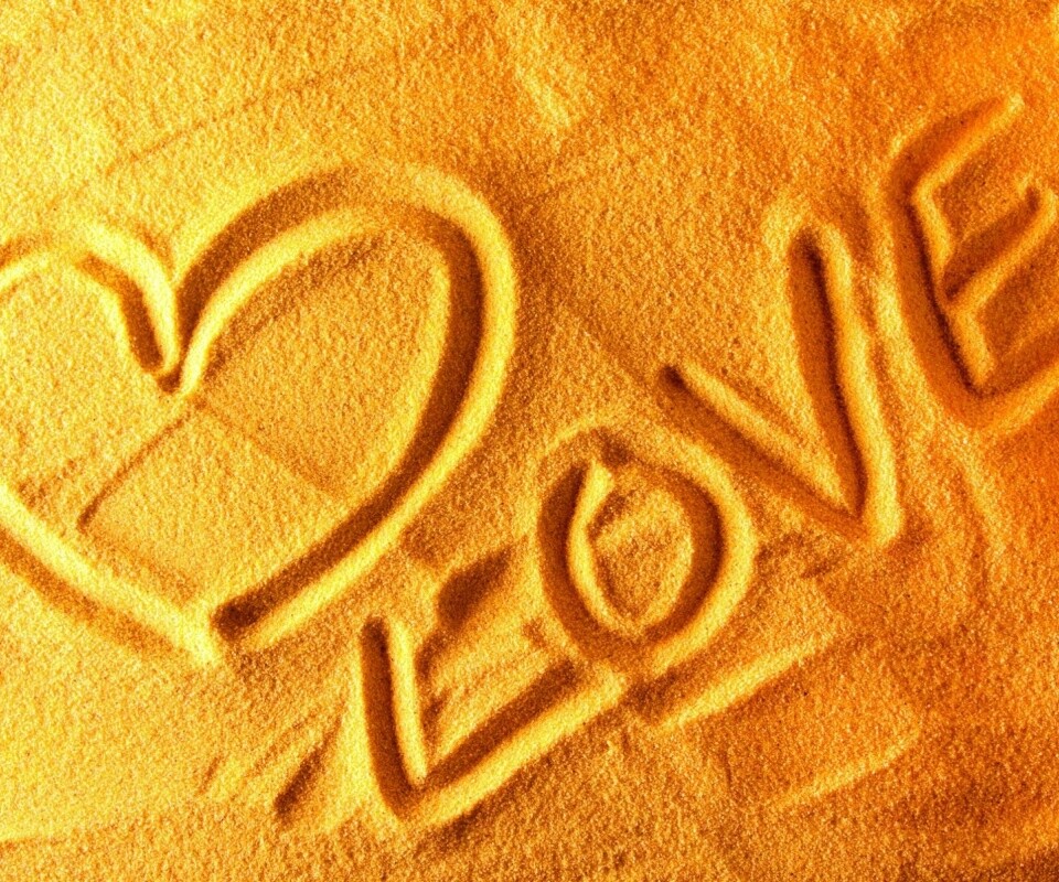 Любовь на песке обои