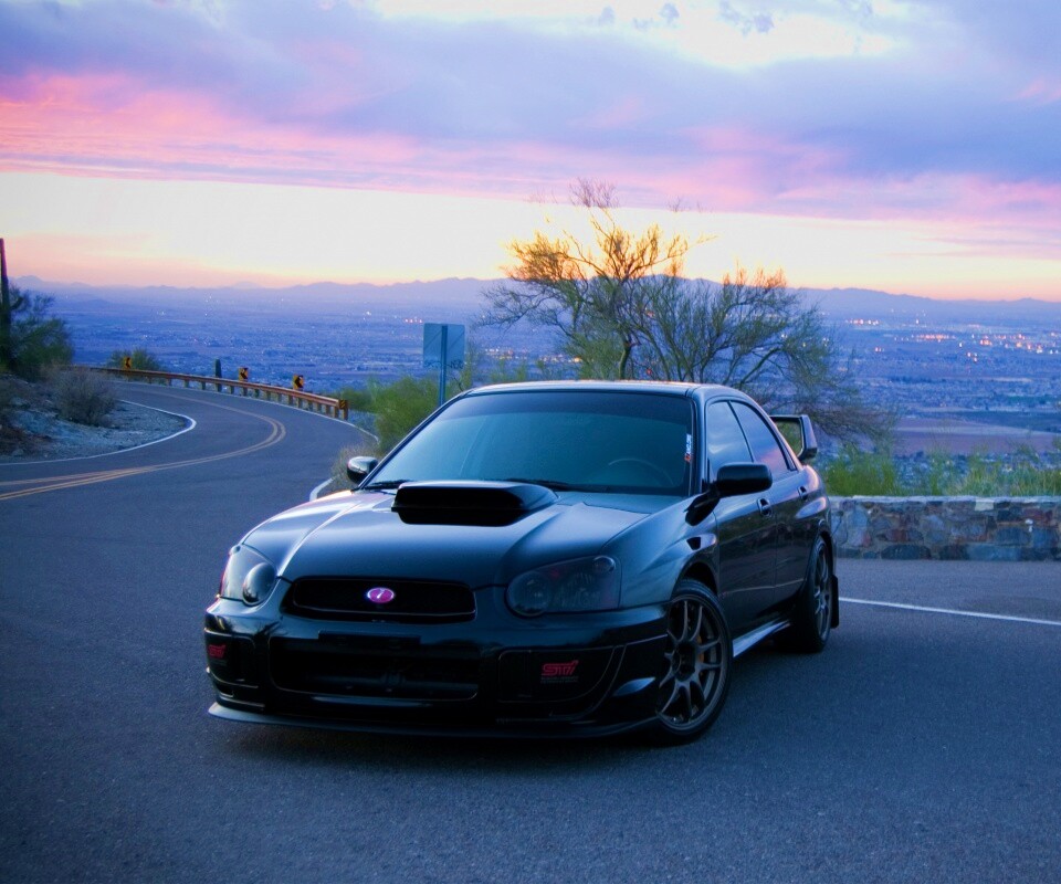 Субару на смотровой алощадке в горах обои