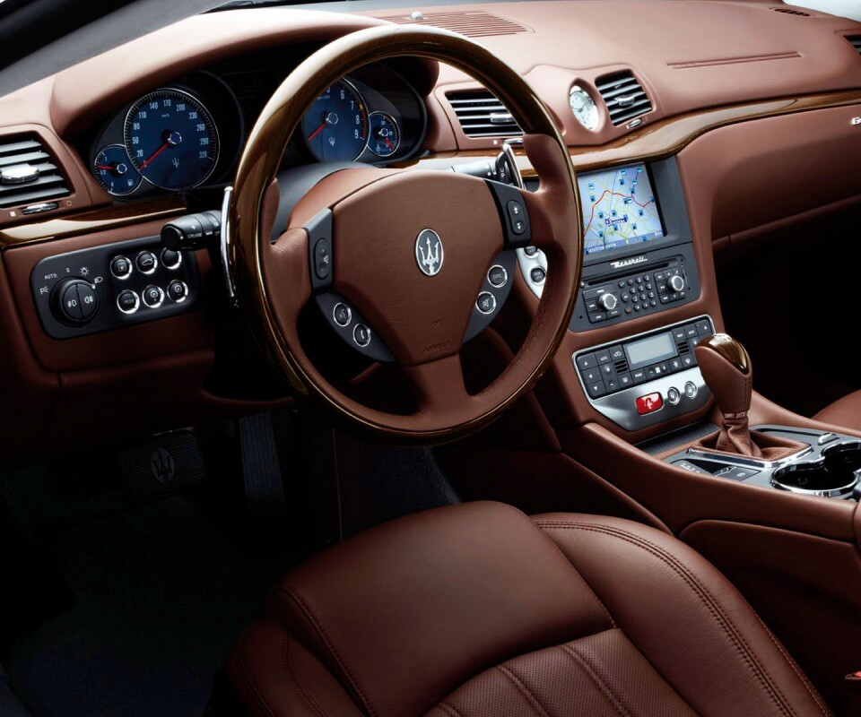 Салон Maserati Granturismo обои