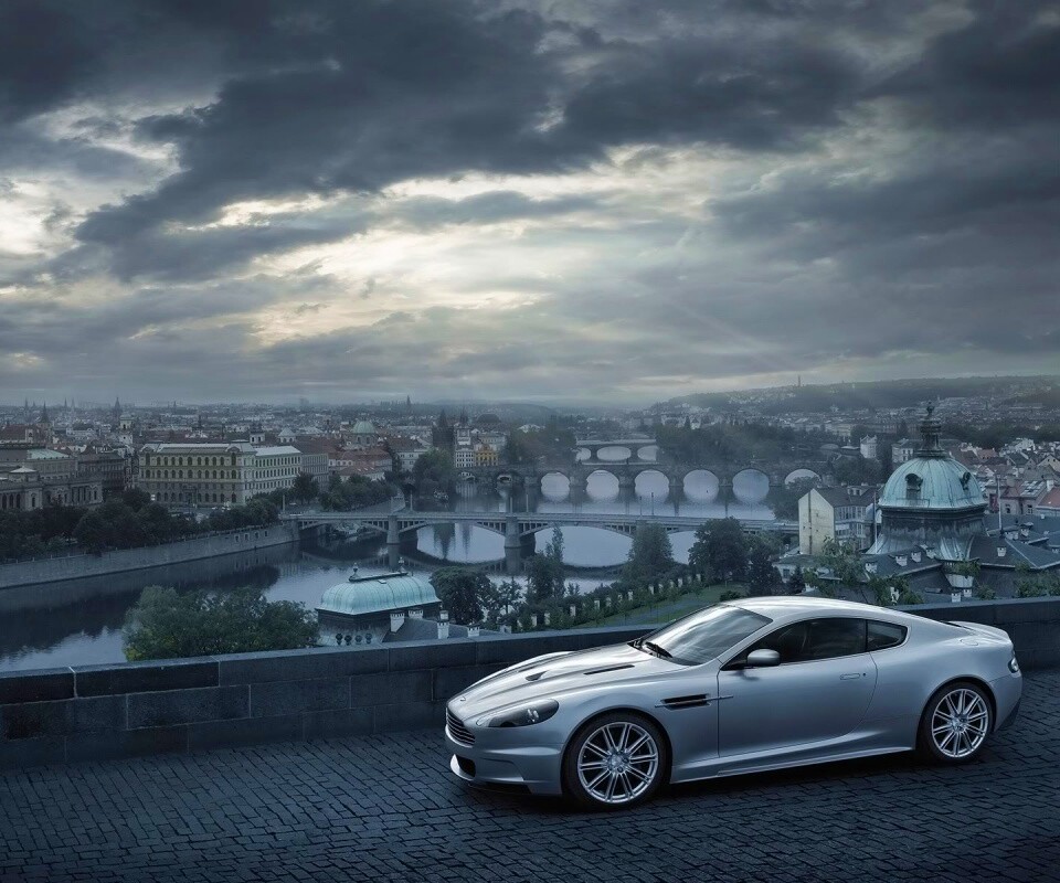 Aston Martin в городе обои