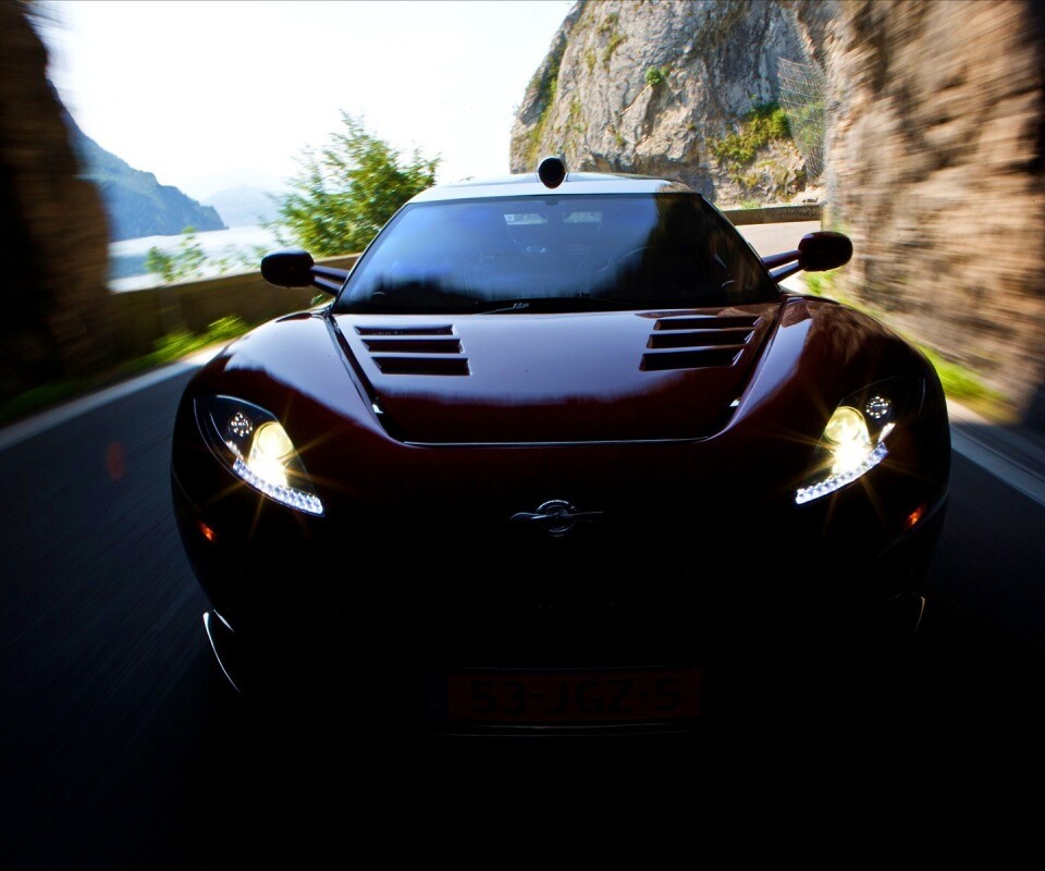 Машина въезжает в тоннель обои