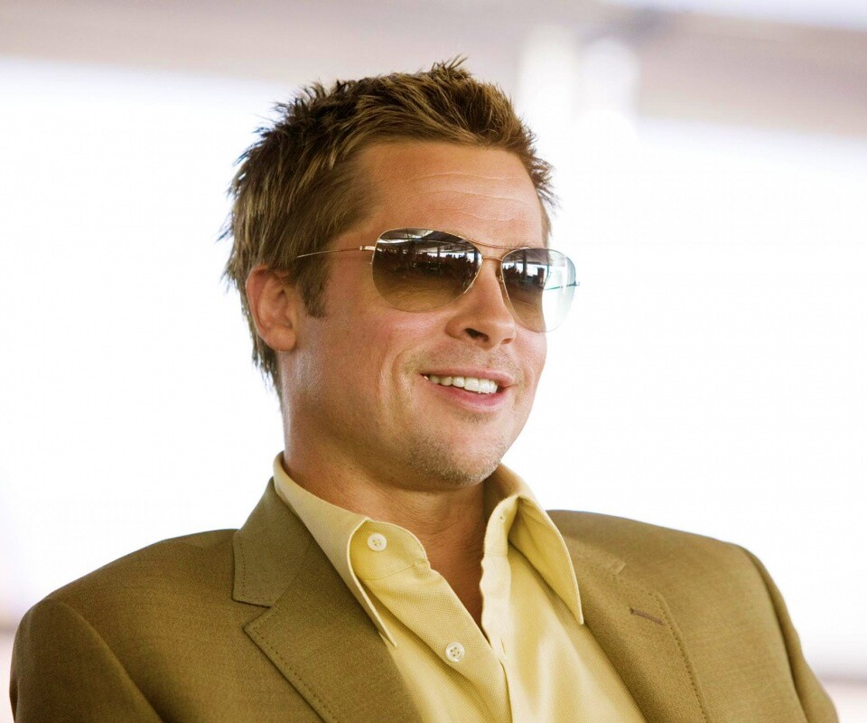 Брэд Питт в очках обои