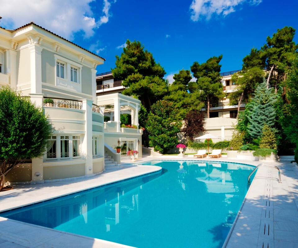 Особняк с бассейном обои