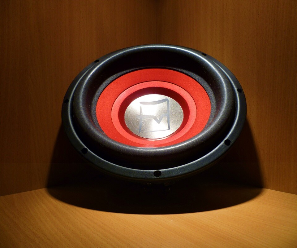 Сабвуфер в углу обои