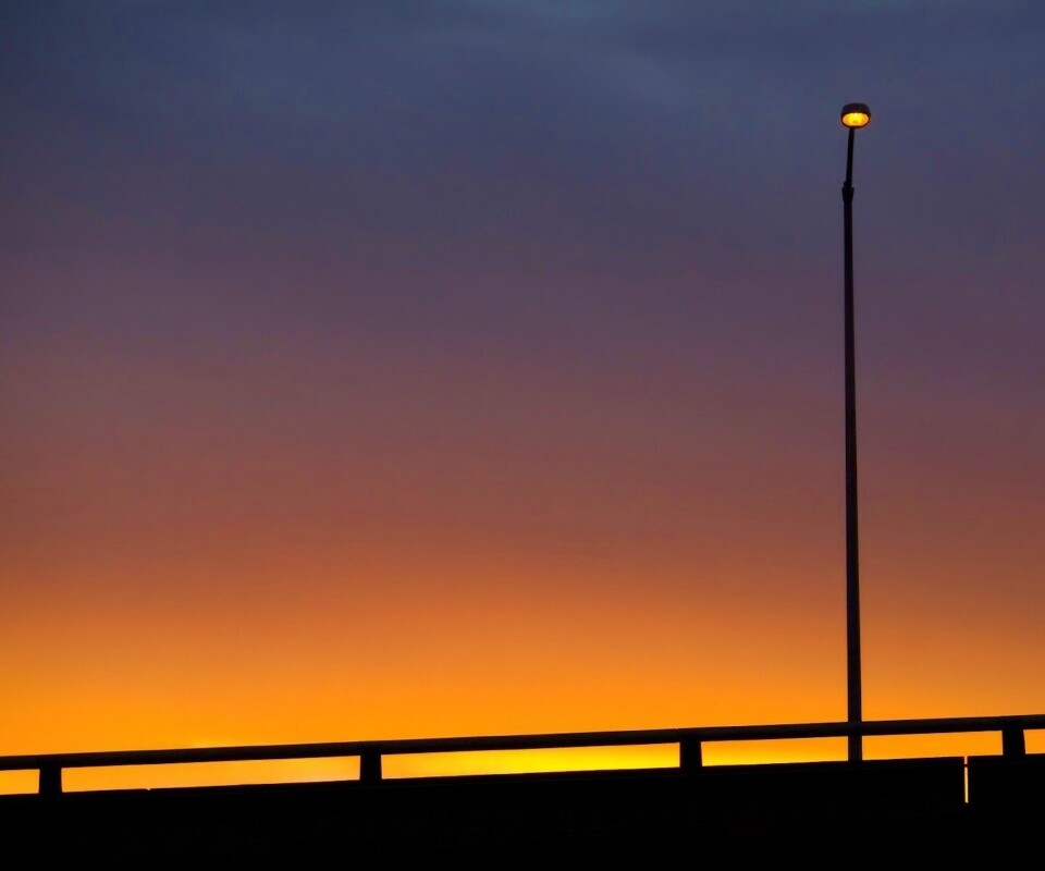 Одинокий фонарь обои