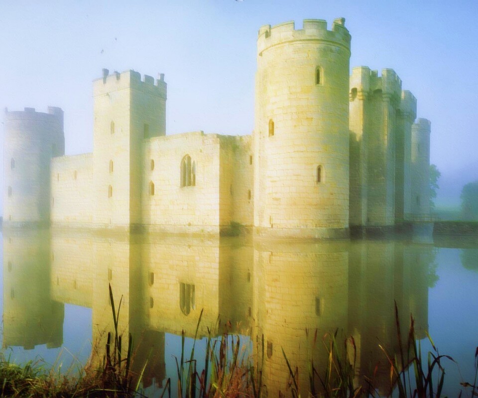 Замок на озере обои